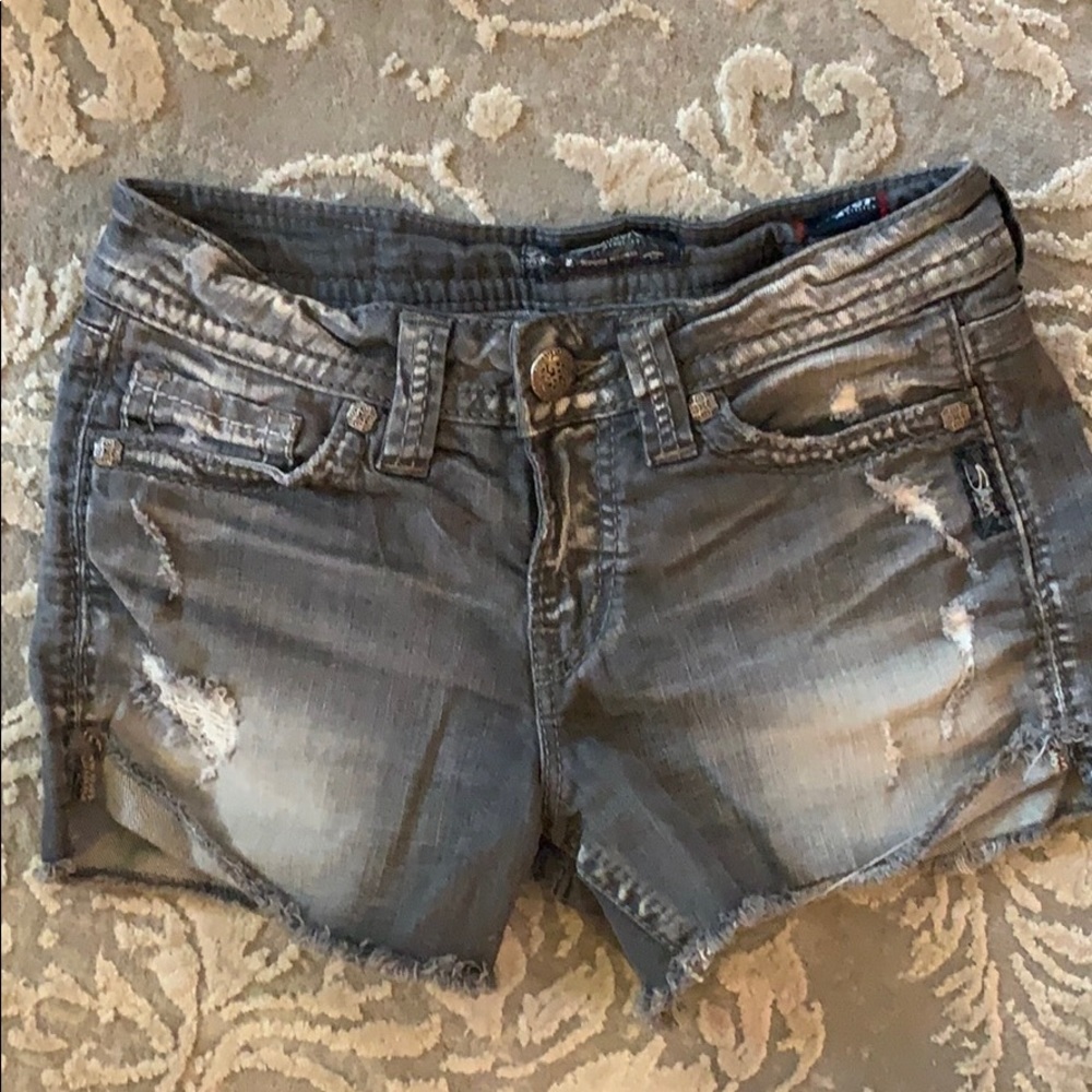 Woman’s jean shorts - Picture 2 of 4